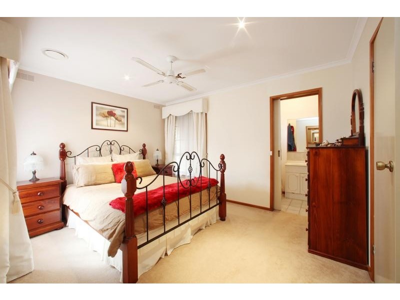 36 Burchall Crescent, Rowville VIC 3178