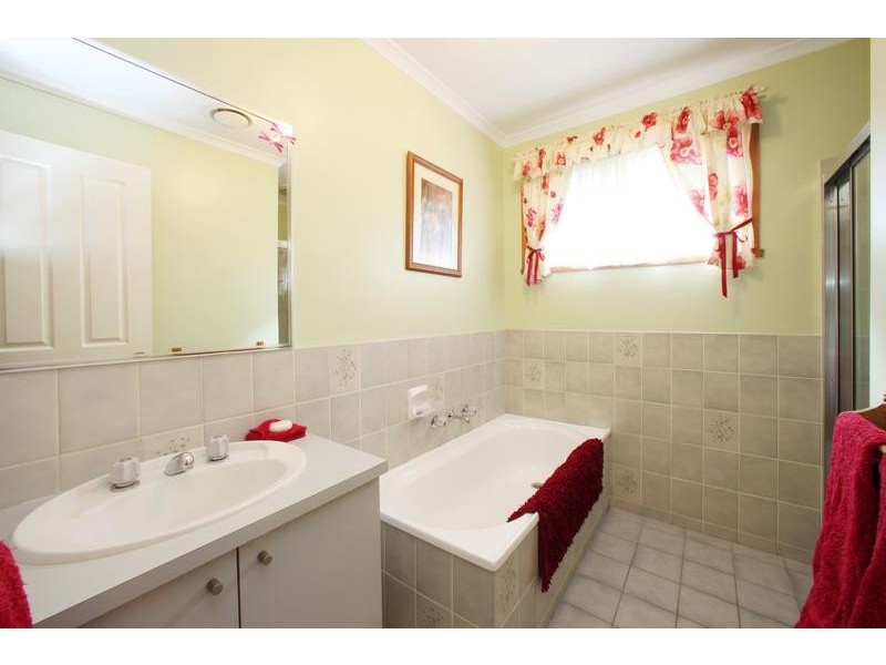 36 Burchall Crescent, Rowville VIC 3178