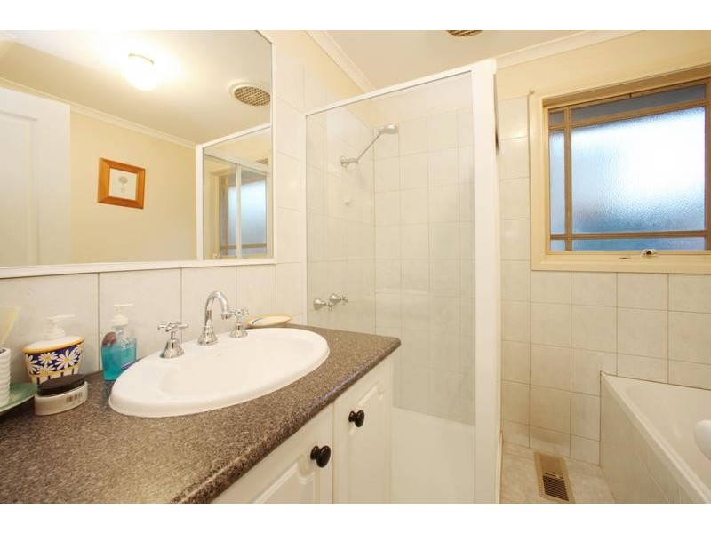 16 Moama Place, Rowville VIC 3178