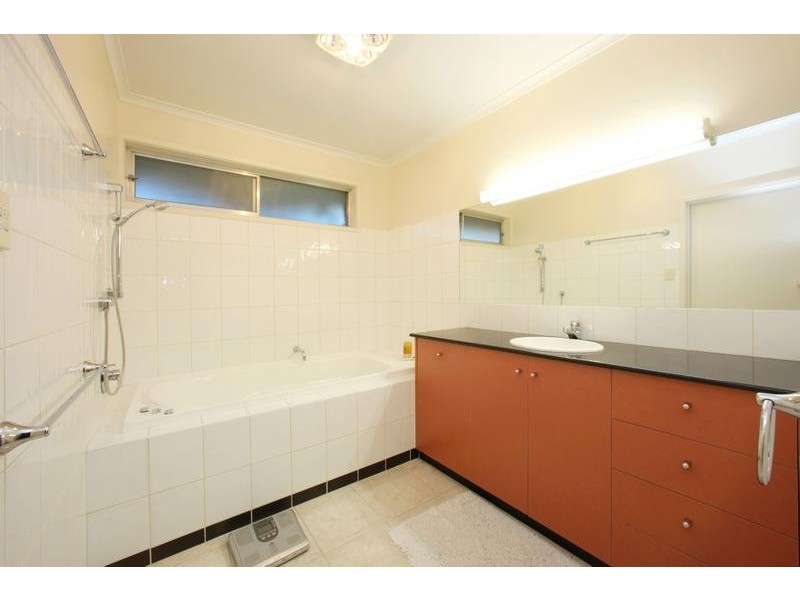 8 McKay Road, Rowville VIC 3178