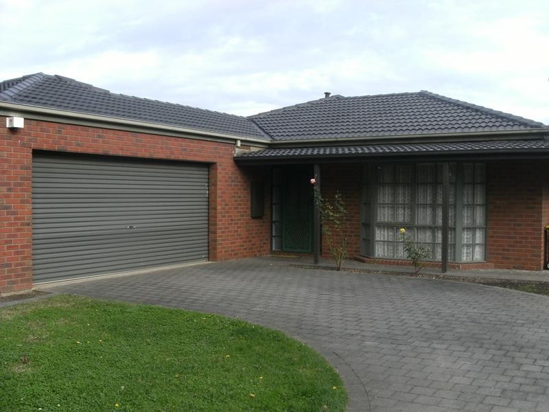 8 Stockdale Close, Ferntree Gully VIC 3156