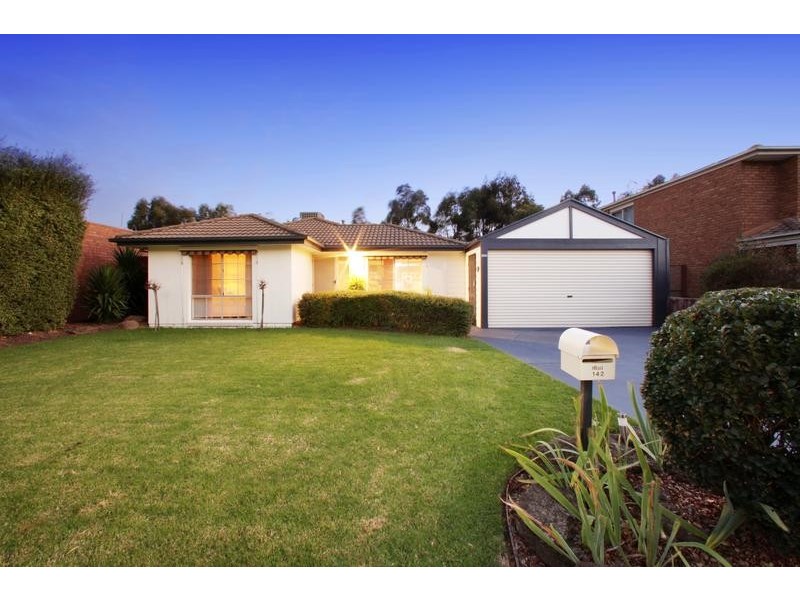 142 Waradgery Drive, Rowville VIC 3178