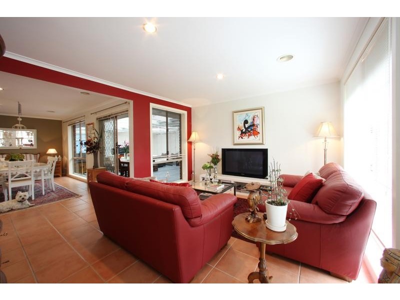 142 Waradgery Drive, Rowville VIC 3178