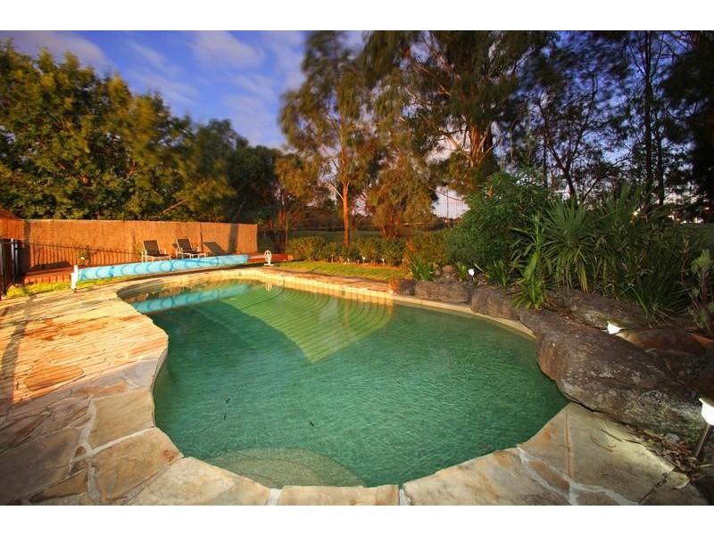 142 Waradgery Drive, Rowville VIC 3178