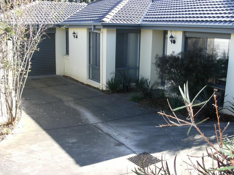 2/35 Spruce Drive, Rowville VIC 3178