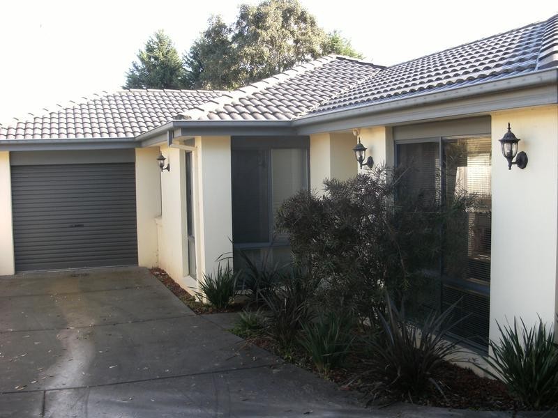 2/35 Spruce Drive, Rowville VIC 3178