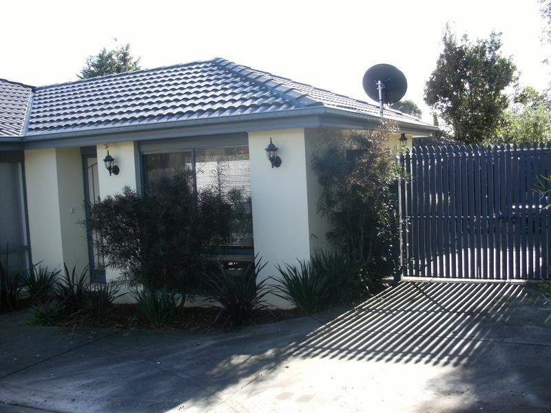 2/35 Spruce Drive, Rowville VIC 3178