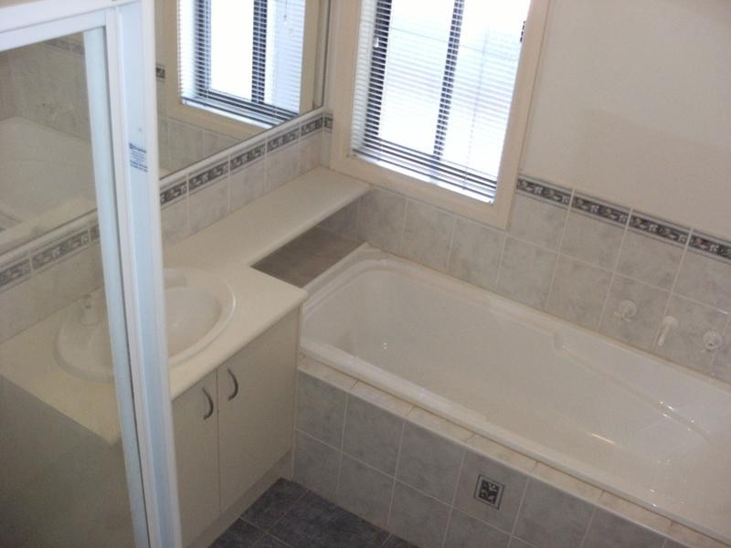 2/35 Spruce Drive, Rowville VIC 3178