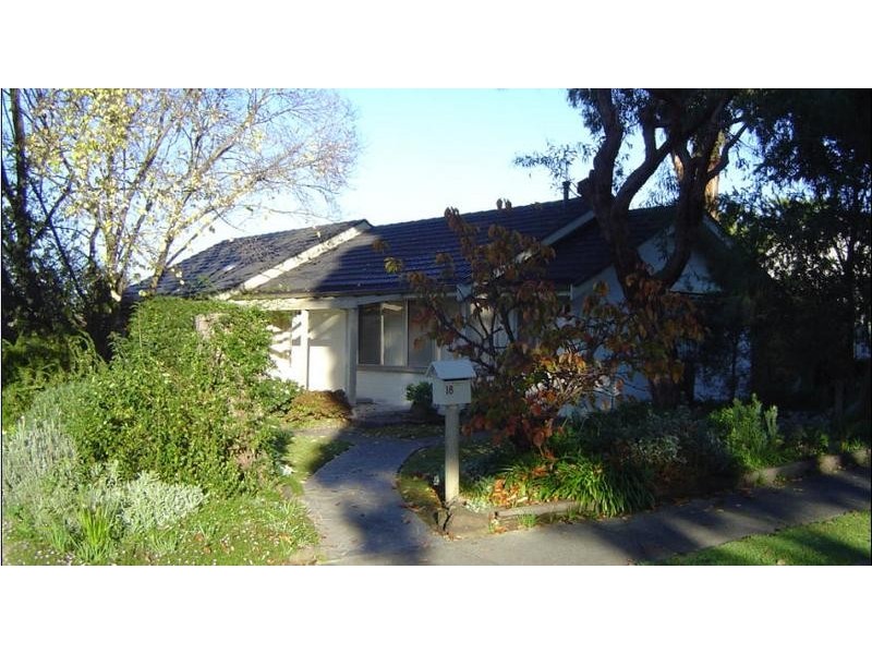 18 Aisbett Avenue, Wantirna South VIC 3152