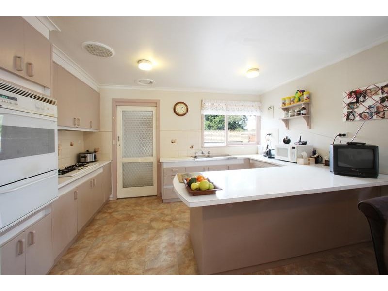 52 Folkstone Crescent, Ferntree Gully VIC 3156