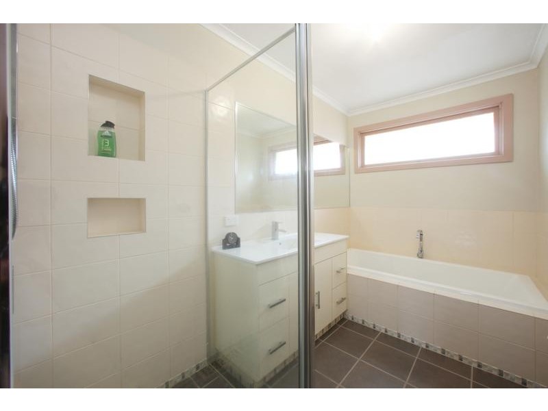 52 Folkstone Crescent, Ferntree Gully VIC 3156