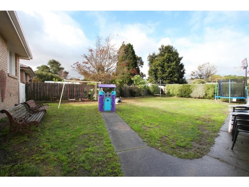 52 Folkstone Crescent, Ferntree Gully VIC 3156
