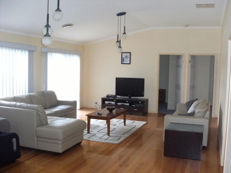 2 Wyandra Way, Rowville VIC 3178