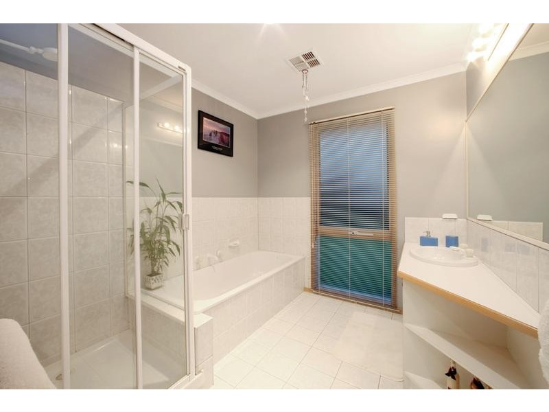 396 Dandelion Drive, Rowville VIC 3178