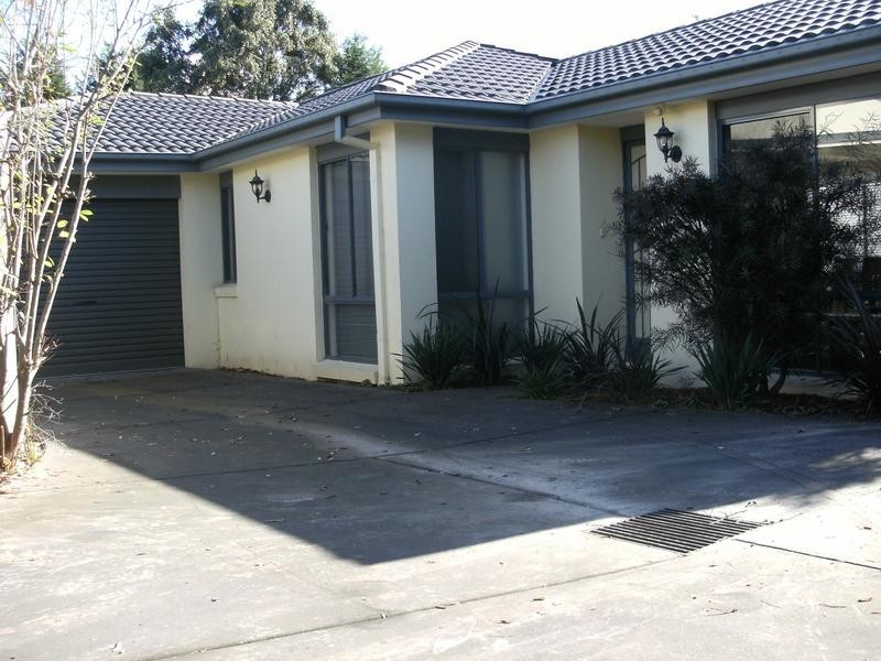 2/35 Spruce Drive, Rowville VIC 3178