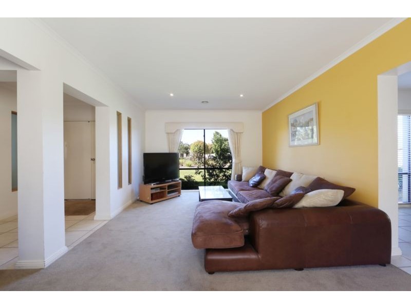 101 Sovereign Manors Crescent, Rowville VIC 3178