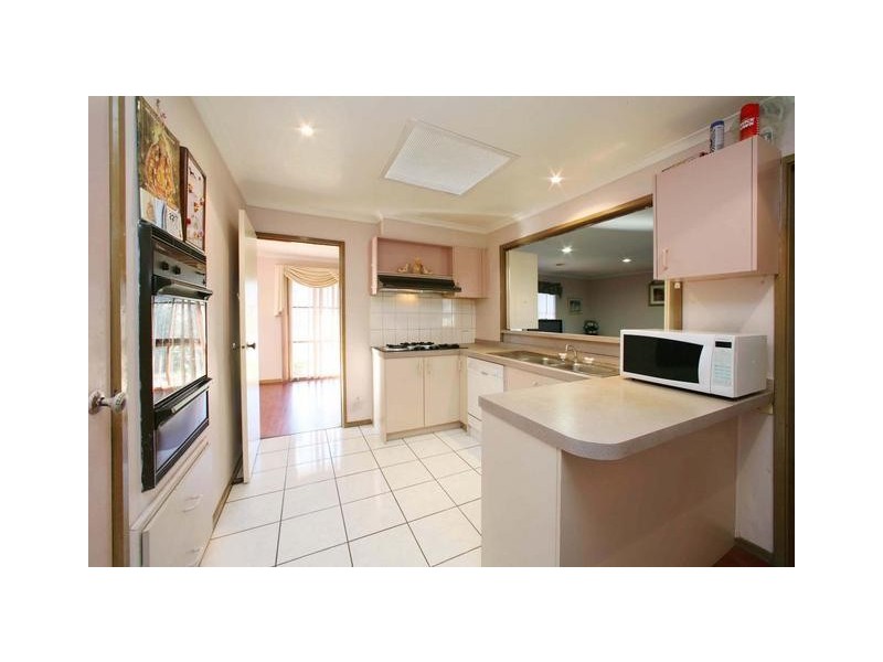 1 Linnel Court, Rowville VIC 3178