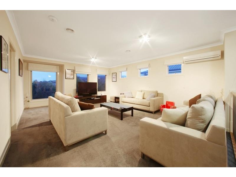 21 Monbulk Crescent, Rowville VIC 3178