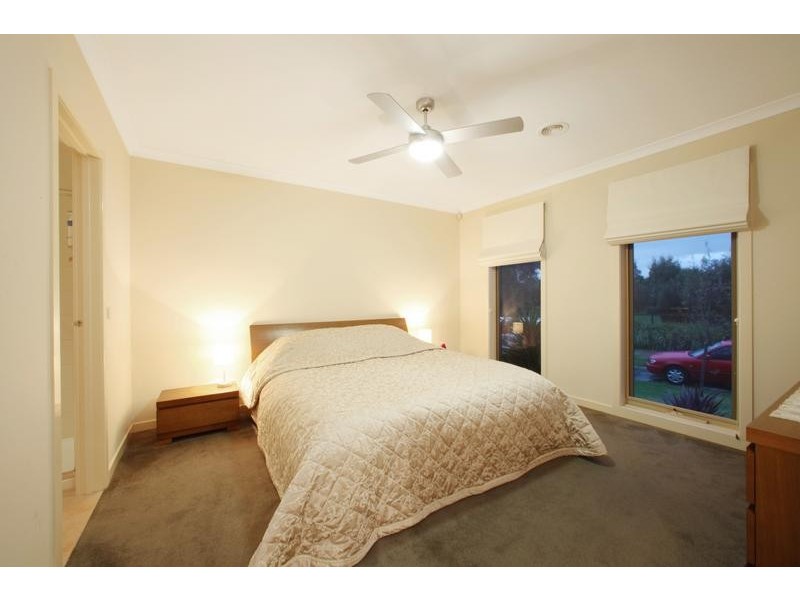 21 Monbulk Crescent, Rowville VIC 3178