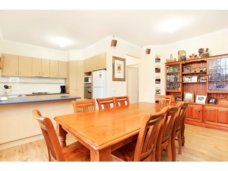 23 St Laurent Rise, Knoxfield VIC 3180