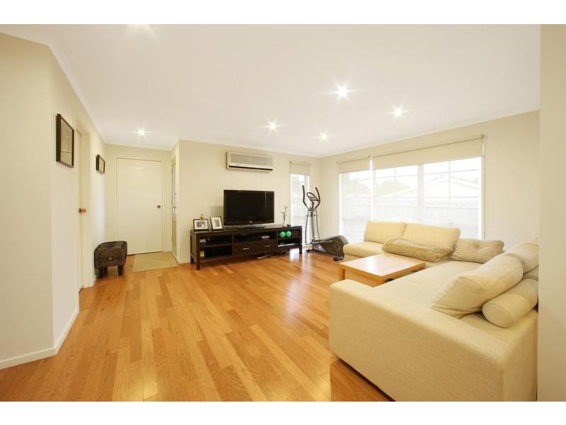 1/13 Metcalf Crescent, Rowville VIC 3178