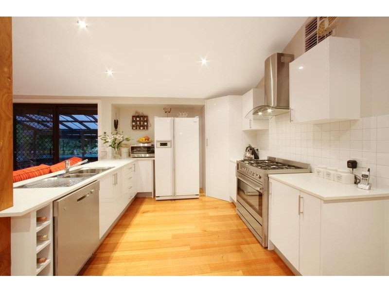 18 Bridgewater Way, Rowville VIC 3178