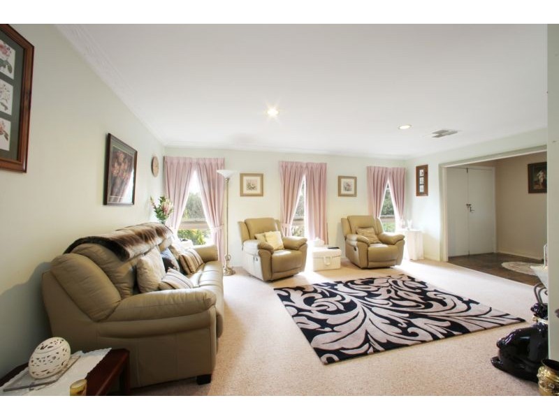 1 Russell Crescent, Boronia VIC 3155