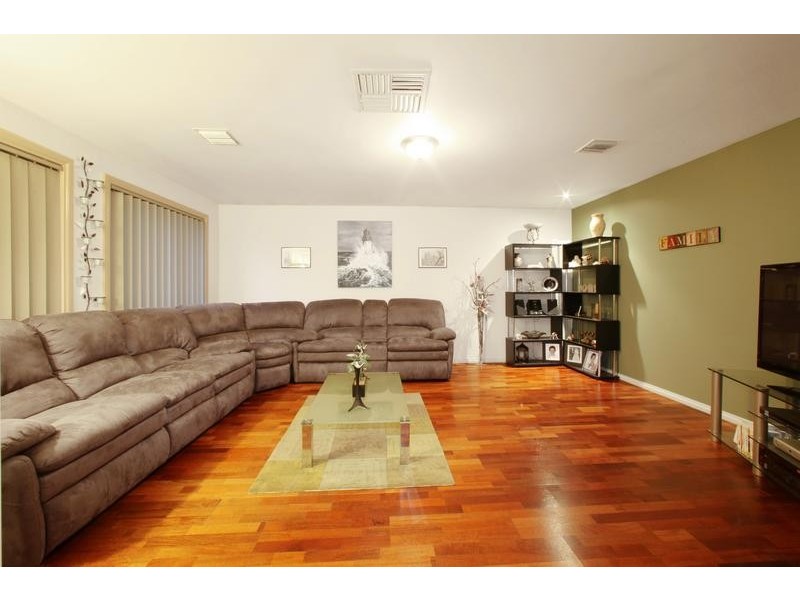 445 Dandelion Drive, Rowville VIC 3178