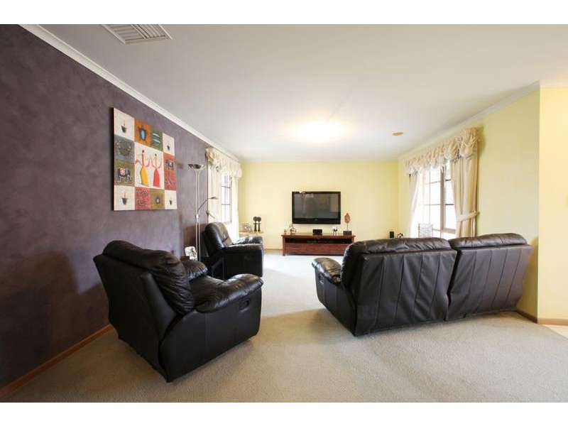 6 Diamond Close, Ferntree Gully VIC 3156