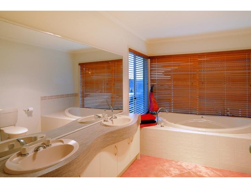 7 Fairway Drive, Rowville VIC 3178