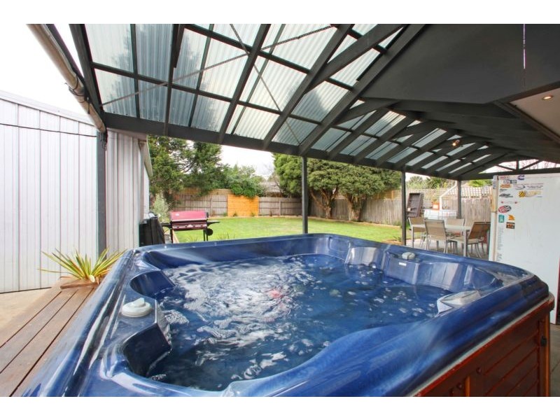 16 Sullivan Avenue, Lysterfield VIC 3156