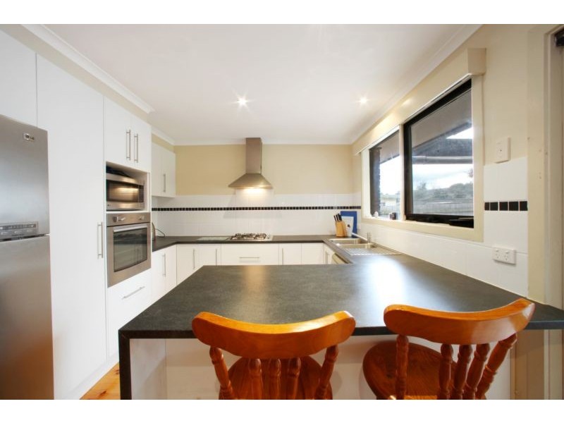 16 Sullivan Avenue, Lysterfield VIC 3156