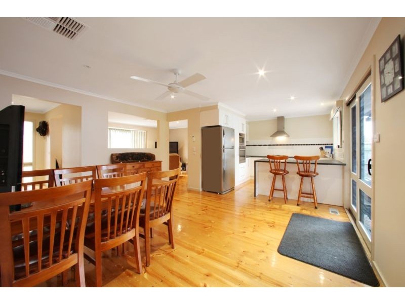 16 Sullivan Avenue, Lysterfield VIC 3156
