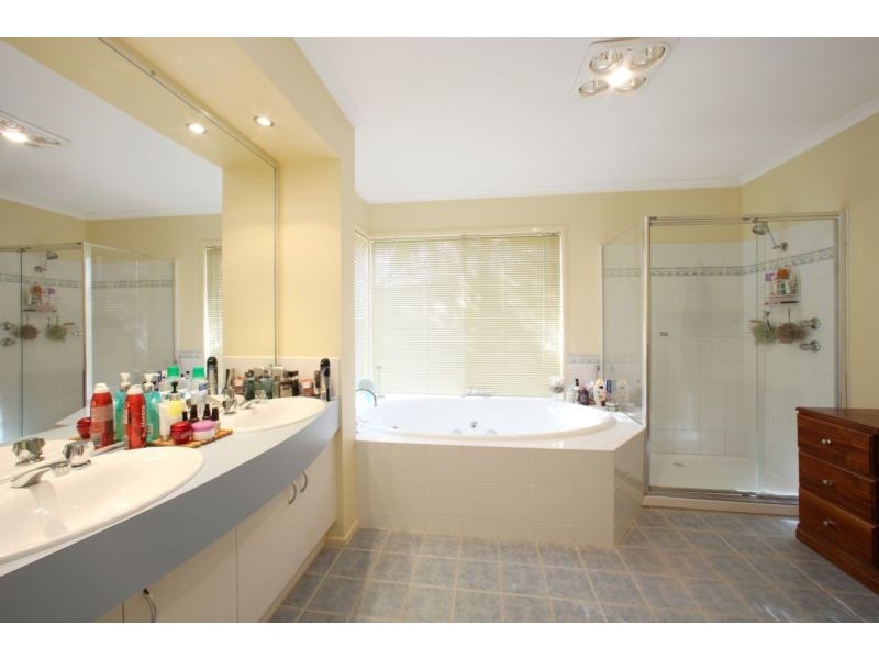 30 Kellbourne Drive, Rowville VIC 3178