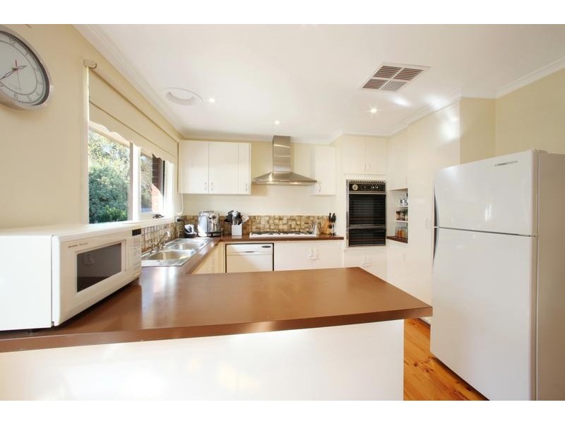 8 Celestial Court, Rowville VIC 3178