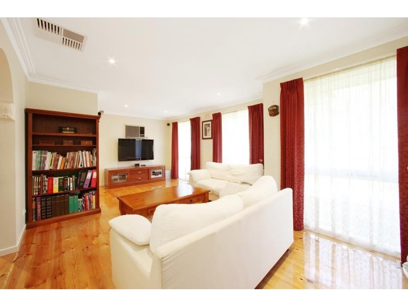 8 Celestial Court, Rowville VIC 3178