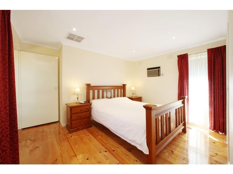 8 Celestial Court, Rowville VIC 3178