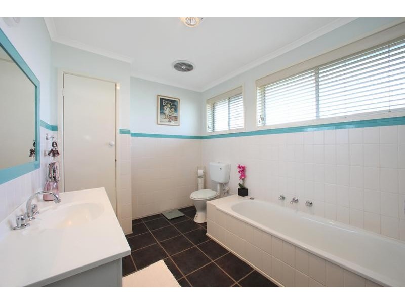 1 Winwood Drive, Ferntree Gully VIC 3156