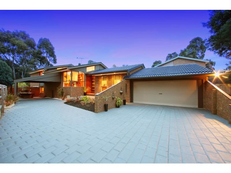 18 Bridgewater Way, Rowville VIC 3178