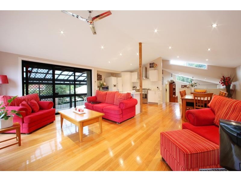 18 Bridgewater Way, Rowville VIC 3178