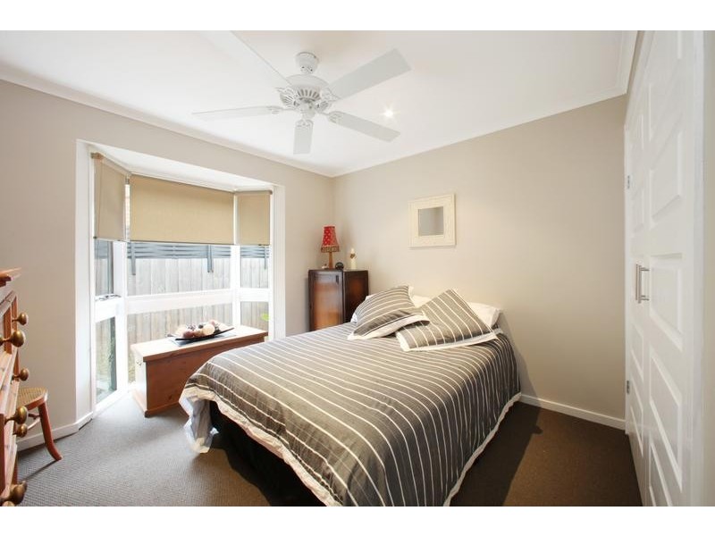 18 Bridgewater Way, Rowville VIC 3178