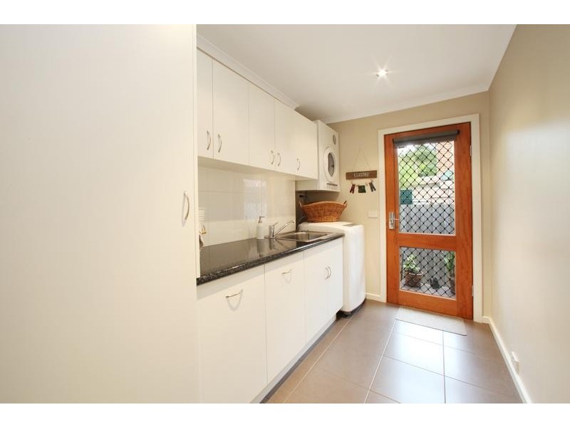 18 Bridgewater Way, Rowville VIC 3178