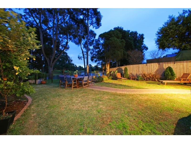 18 Bridgewater Way, Rowville VIC 3178