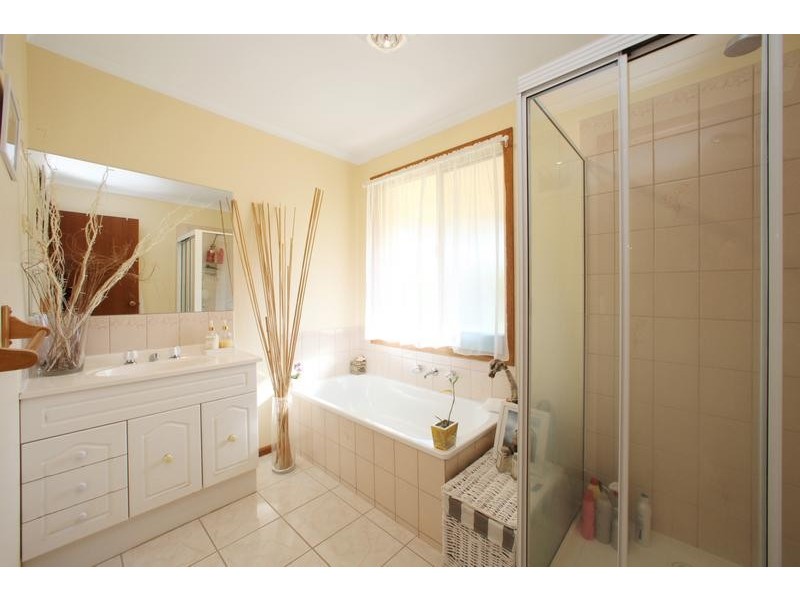 8 Maitland Close, Rowville VIC 3178