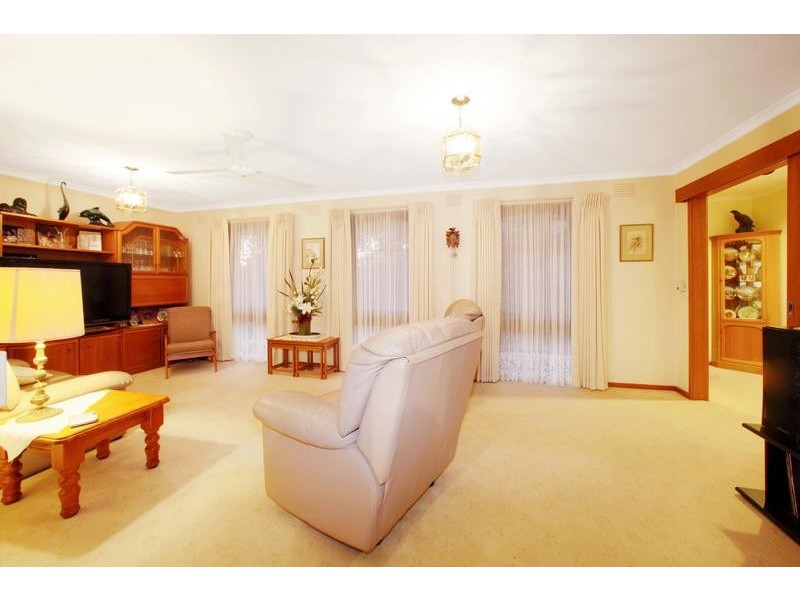16 Renown Street, Ferntree Gully VIC 3156