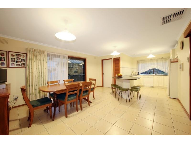 16 Renown Street, Ferntree Gully VIC 3156