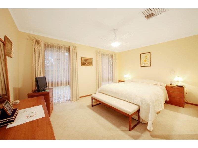 16 Renown Street, Ferntree Gully VIC 3156