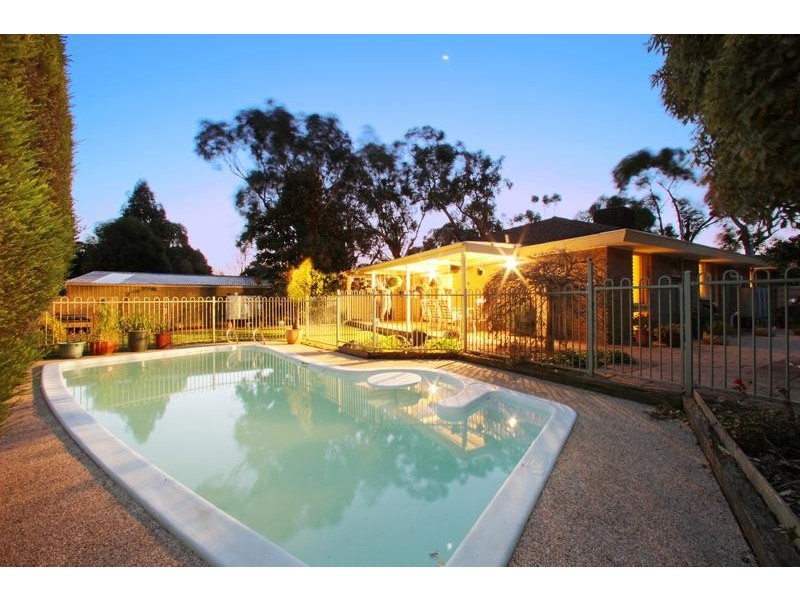 16 Renown Street, Ferntree Gully VIC 3156