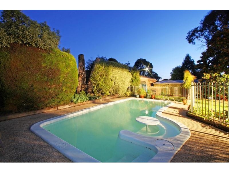 16 Renown Street, Ferntree Gully VIC 3156