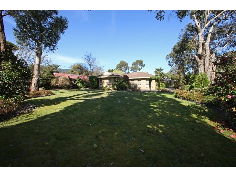 16 Renown Street, Ferntree Gully VIC 3156